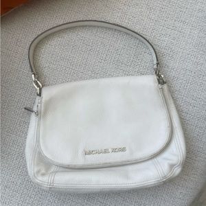 White Michael Kors bag shoulder and crossbody style